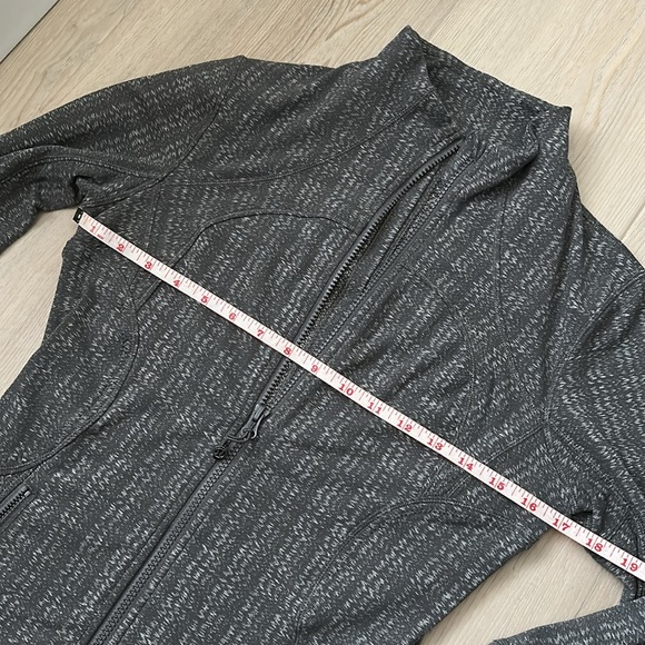 Lululemon Forme Jacket *Cuffins, Ziggy Wee October Angel Wing, size 6 - Picture 7 of 9